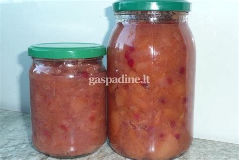 Supjaustytos kriaušės ir spanguolės