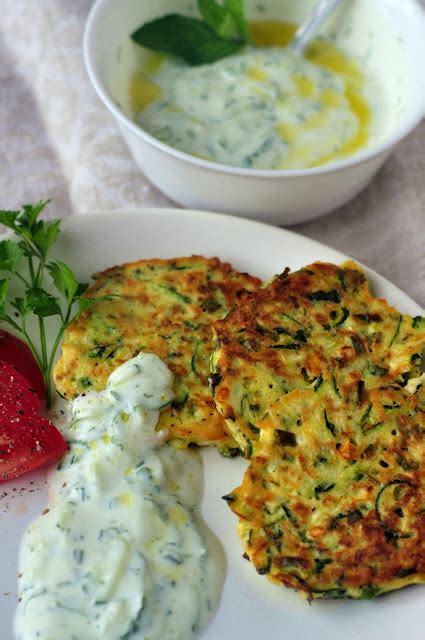 Cukinijų blynai su tzatziki padažu