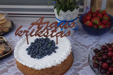 Įvairūs morenginio torto papuošimai