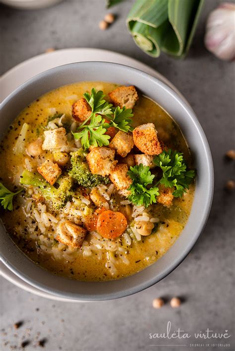 Autentiška Ribollita sriuba su duonos riekelėmis