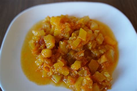 Cukinijų ir morkų mišrainė su paprikomis