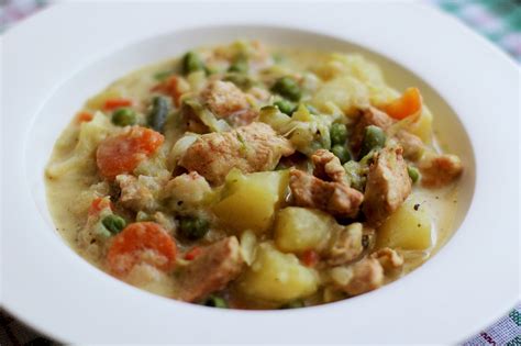 Kreminis vištienos troškinys su įvairiomis daržovėmis