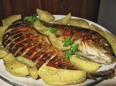 kepsninėje ant grotelių kepamas aromatingas karpis
