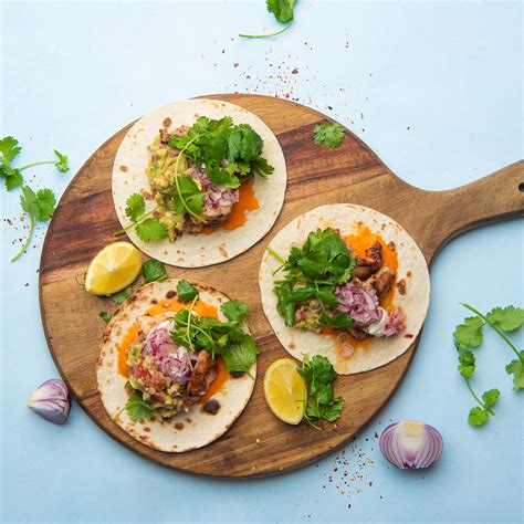 Meksikietiški tacos su jautienos liežuviu ir šviežiomis daržovėmis