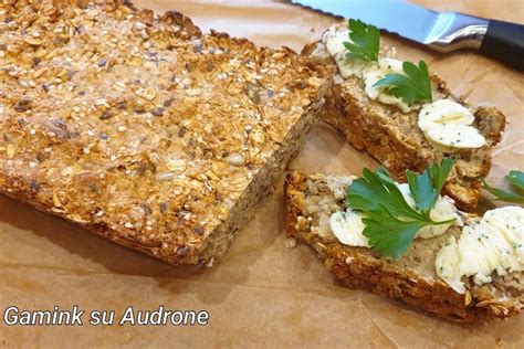 Naminė veganiška cukinijų duonelė su sėklomis