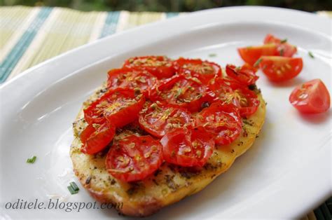 Keptas sūris su pomidorais ir gražgarstėmis