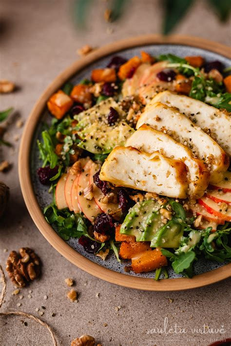 Stiklainis su marinuotu varškės sūriu, česnakais ir žolelėmis