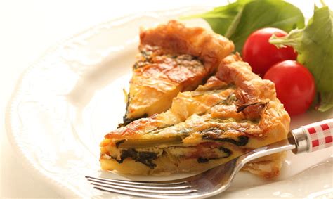 Nesaldus pyragas su varškės sūriu ir daržovėmis