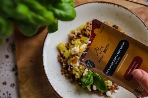 Informacinis paveikslėlis apie varškės sūrio naudą