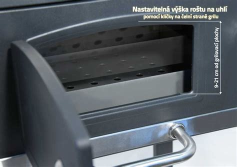 Įkaitęs grilis su kepama žuvimi