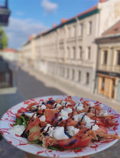 Melionas su vytintu kumpiu ir rukola