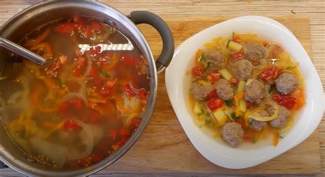 Rytietiška frikadelių sriuba su kopūstais ir imbieru