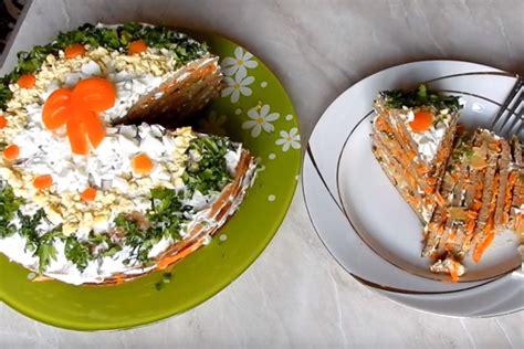 Paruoštas vištienos kepenėlių tortas