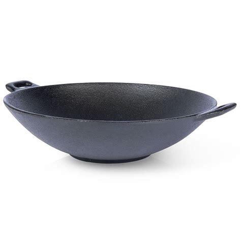 Wok keptuvė ant ugnies