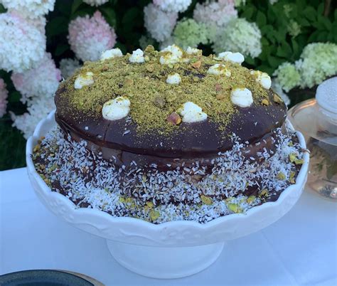 Šokoladinis tortas ant stalo