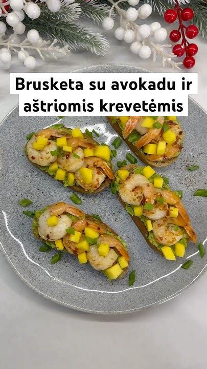 brusketa su avokadu ir krevetėmis