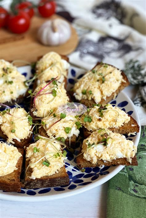 Įvairios kiaušinių ir sūrio užtepėlės variacijos