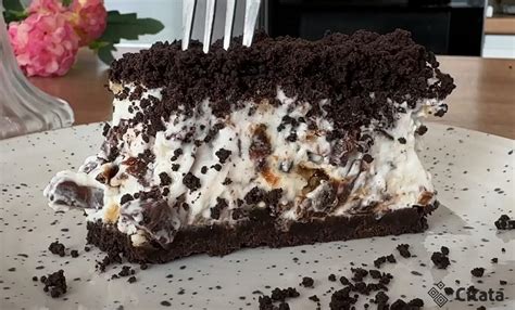 Keptas varškės pyragas su „Oreo“ sausainių trupiniais