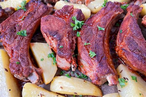 Barbekiu patiekalai su padažu