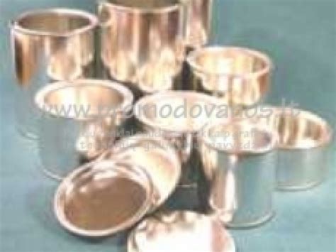 Įvairių dydžių skardinės mėsos konservams