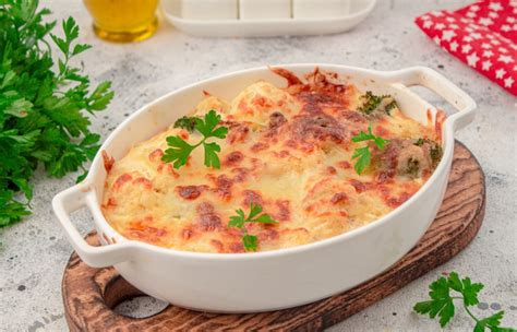 Kremiškas ryžių ir brokolių apkepas su sūrio plutele