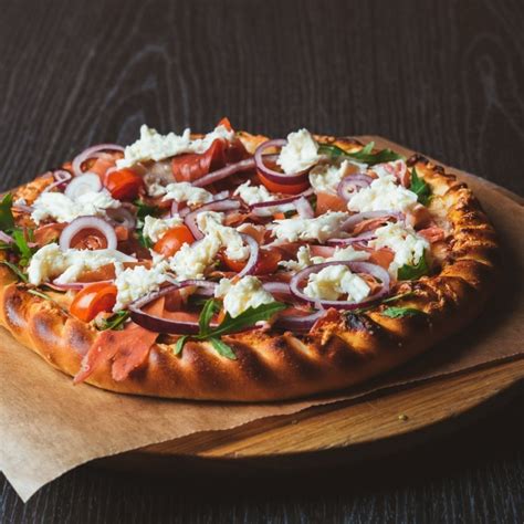 Pica su kumpiu ir sūriu