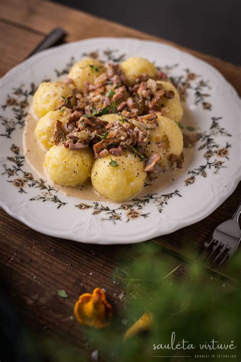 Patiekalai su voveraičių padažu