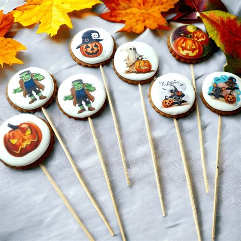 Ryškūs ir dekoruoti biskvitiniai sausainiai ant pagaliuko (cake pops)