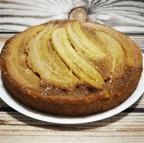 Klasikinis meduolių ir bananų pyragas