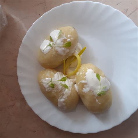 Patiekiami virtinukai su grietine