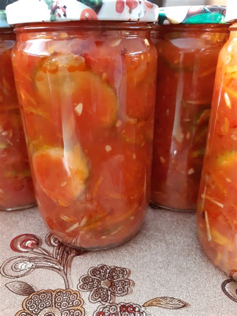 Stiklainiai su raugintais agurkais žiemai