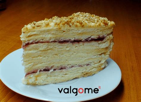 Sluoksniuotas tortas su maskarponės kremu ir uogiene