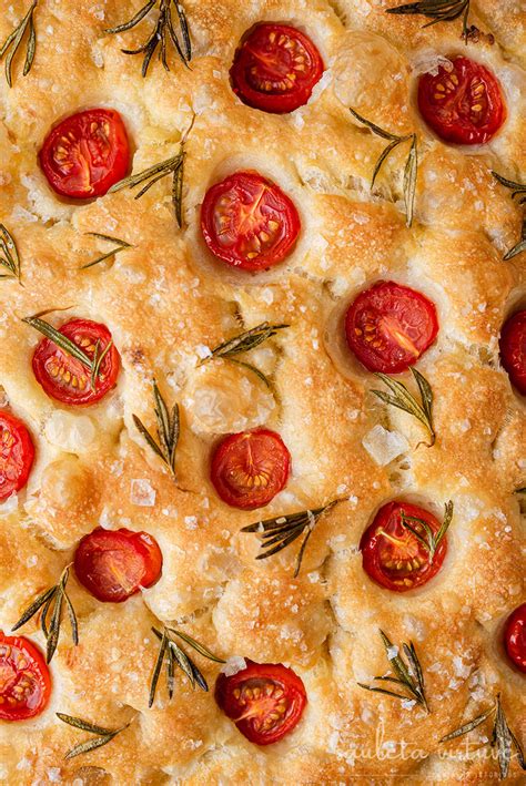 Aromatinga fokačija su rozmarinais ir alyvuogėmis