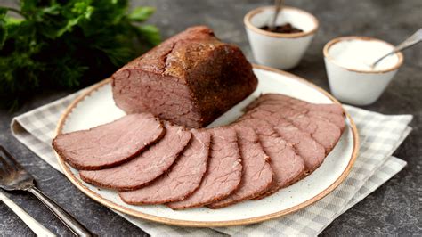Orkaitėje kepta troškinta jautiena