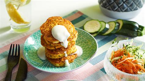 Morkų ir cukinijų blyneliai su feta