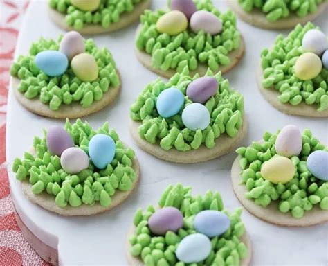 Velykiniai sausainiai zuikučių ir kiaušinių formos