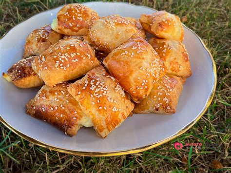 Pikantiški kepiniai iš bemielės sluoksniuotos tešlos su mėsos įdaru