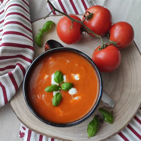 Nomedos pomidorų sriubos ingredientai