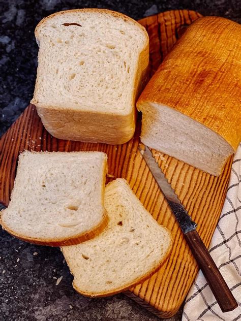 Minkšta sviestinė duona supjaustyta riekelėmis