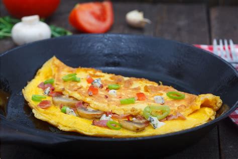 Gurmaniškas omletas su šviežiais česnakais