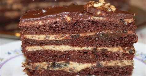 Slyvų šokolade tortas su pjūviu