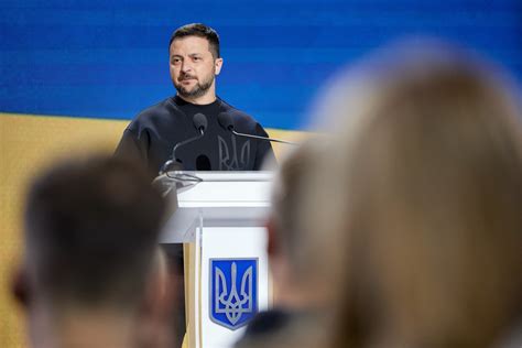 Ukrainos prezidentas Volodymyras Zelenskis kreipiasi į Nacionalinių maldos pusryčių dalyvius