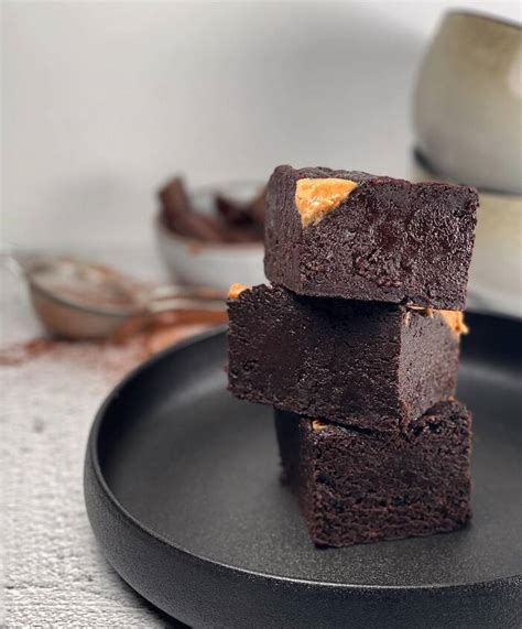 Drėgnas brownie su riešutų sviestu