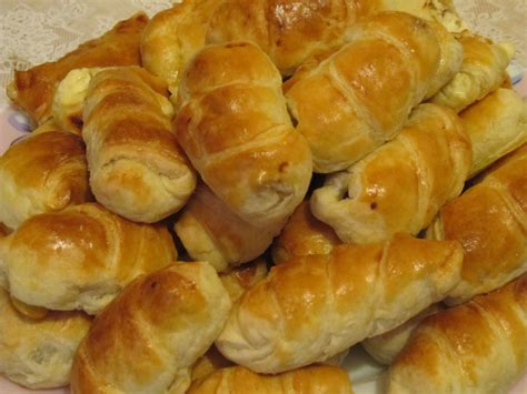 Sluoksniuoti pyragaičiai su bananais ir šokoladu