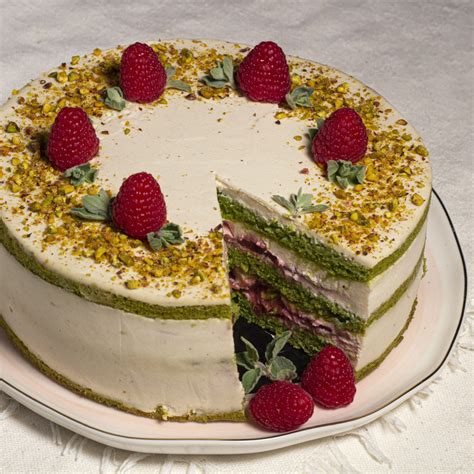 Veganiškas tortas su riešutų sviestu ir spanguolėmis