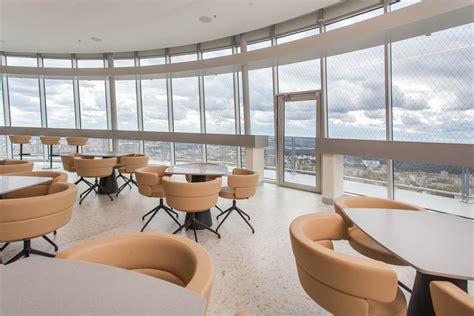 Bistro-baro „Toliai“ interjeras ir Vilniaus panorama