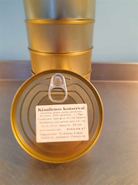 Mėsos konservų etikečių skaitymas