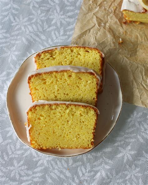 Citrininis keksas su morengu