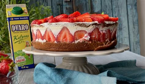 Gaivus tortas su braškėmis ir kefyru be kepimo