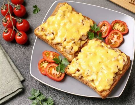 Skirtingų duonos rūšių skrebučiai orkaitėje